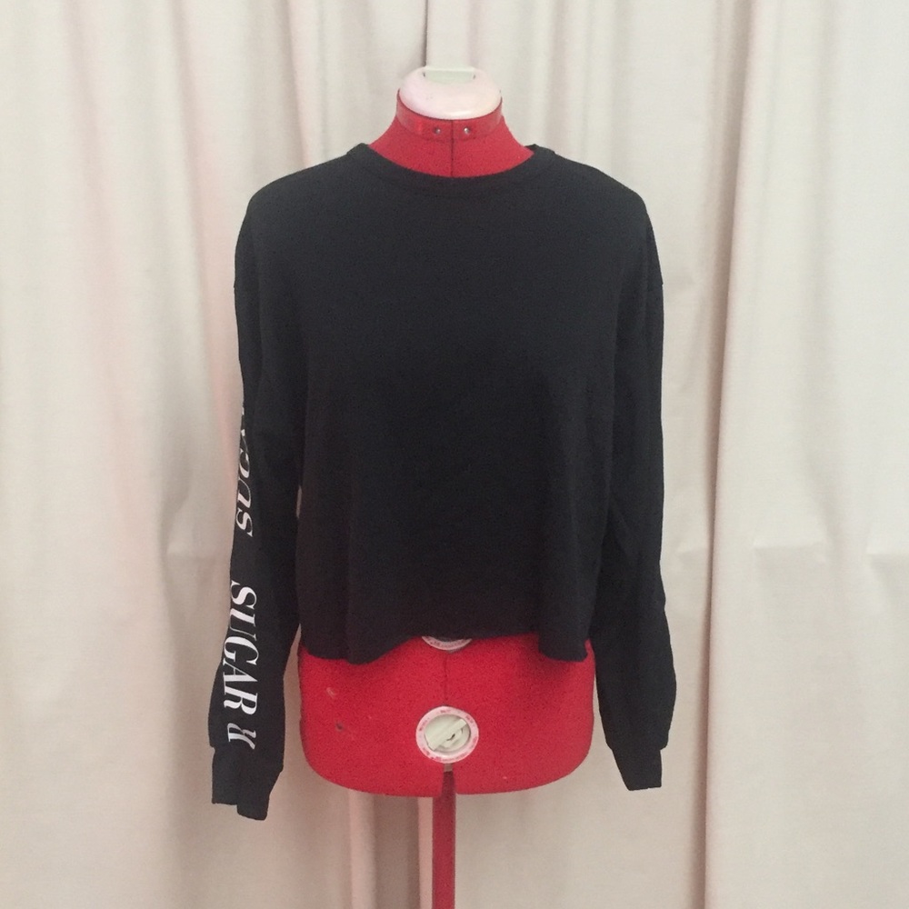 Black long sleeve crop top